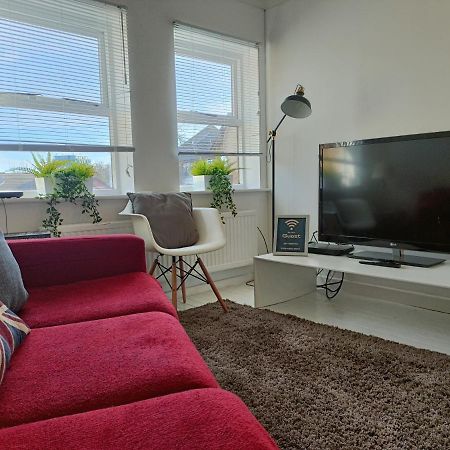 2 Bed Functional House Close To Manor Park Train Station Londres Exterior foto